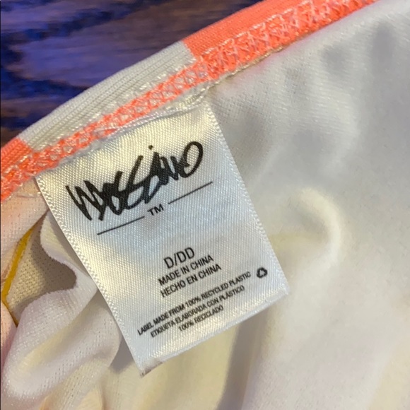 3/$15 Mossimo Pink & White Striped Bikini Top - Picture 4 of 4